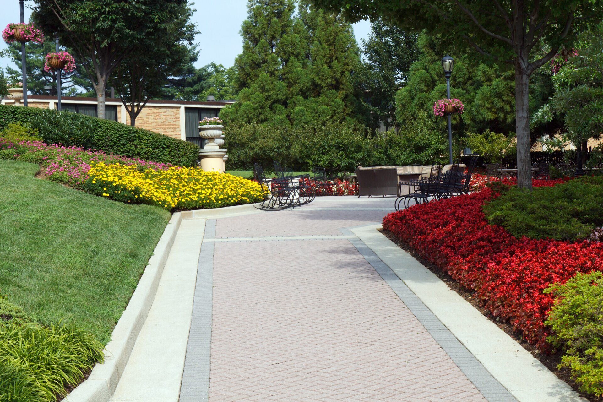 Landschaftsbau: Pflasterarbeiten und Außenanlagen – Badiu Gartenbau Stuttgart
